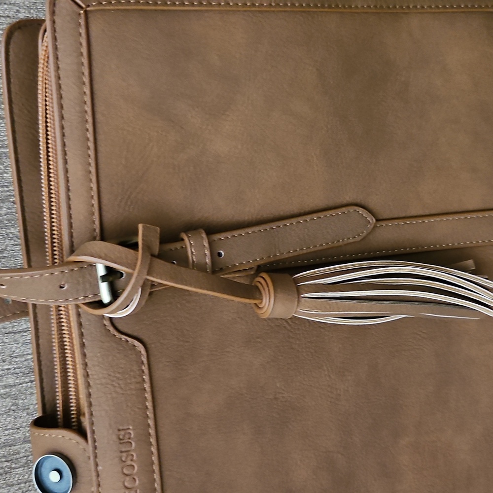 Elegant Tan  Vegan Leather Tote Bag - Picture 2 of 6